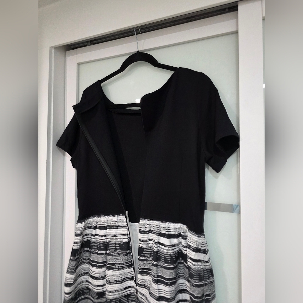 ESCADA Sport Black & White Pocket Dress – Size 40 (EU) - Picture 16 of 16